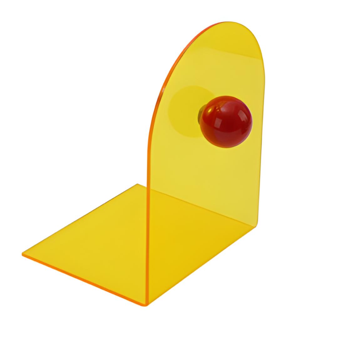 Bloc livres jaune en acrylique avec boule rouge, structure en L visible en détail sur fond blanc.