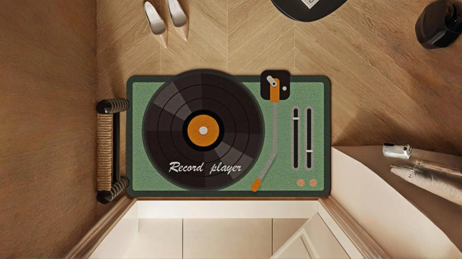 paillasson platine vert avec vinyle noir vue large du dessus dans un intérieur moderne