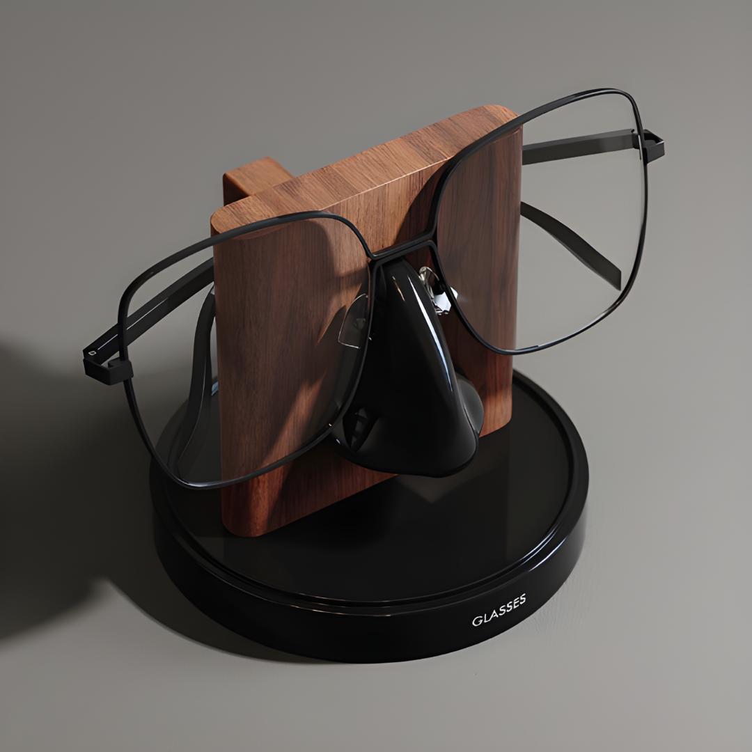 support lunettes noir et bois foncé avec paire de lunettes noire sur fond neutre