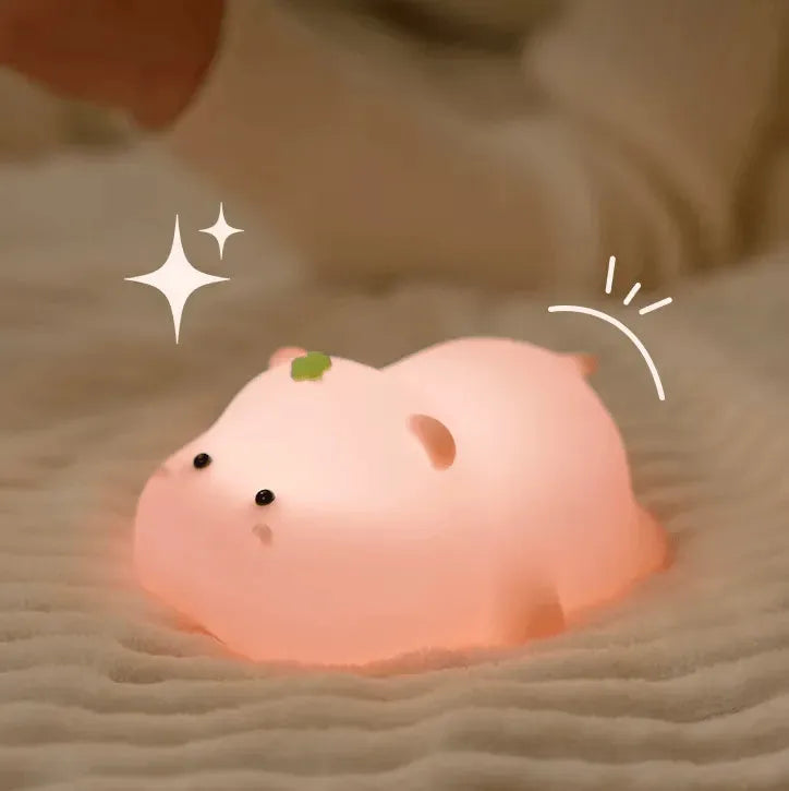 Veilleuse Hippopotame rose dans un lit adulte