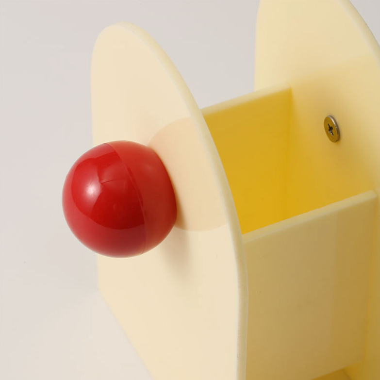 zoom intérieur autre coté porte stylos blanc et rouge