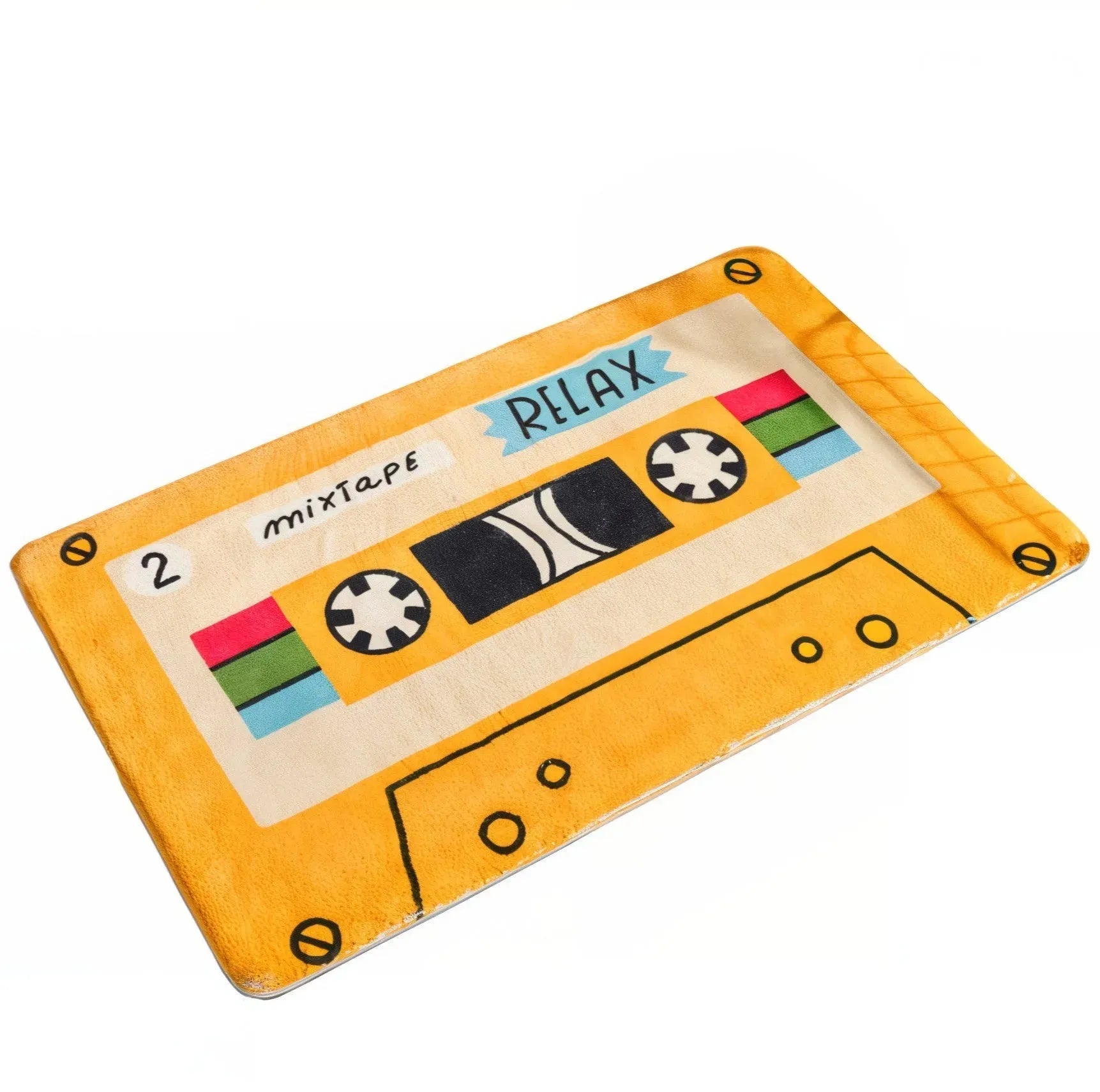 tapis de bain en forme de cassette rétro couleur jaune avec les mots mix tape relax dessus
