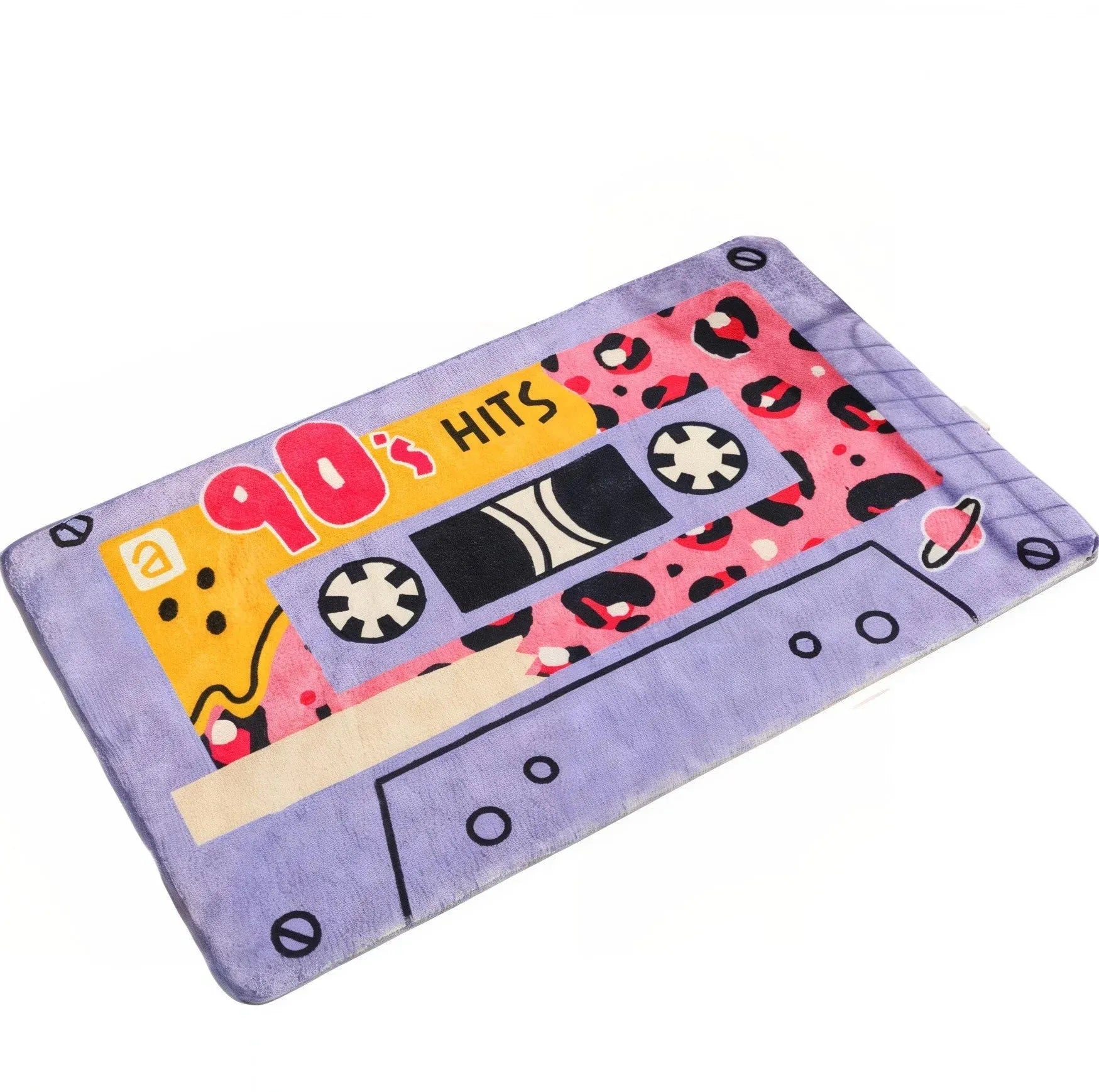 tapis de bain en forme de cassette rétro couleur mauve avec les mots 90's hits dessus