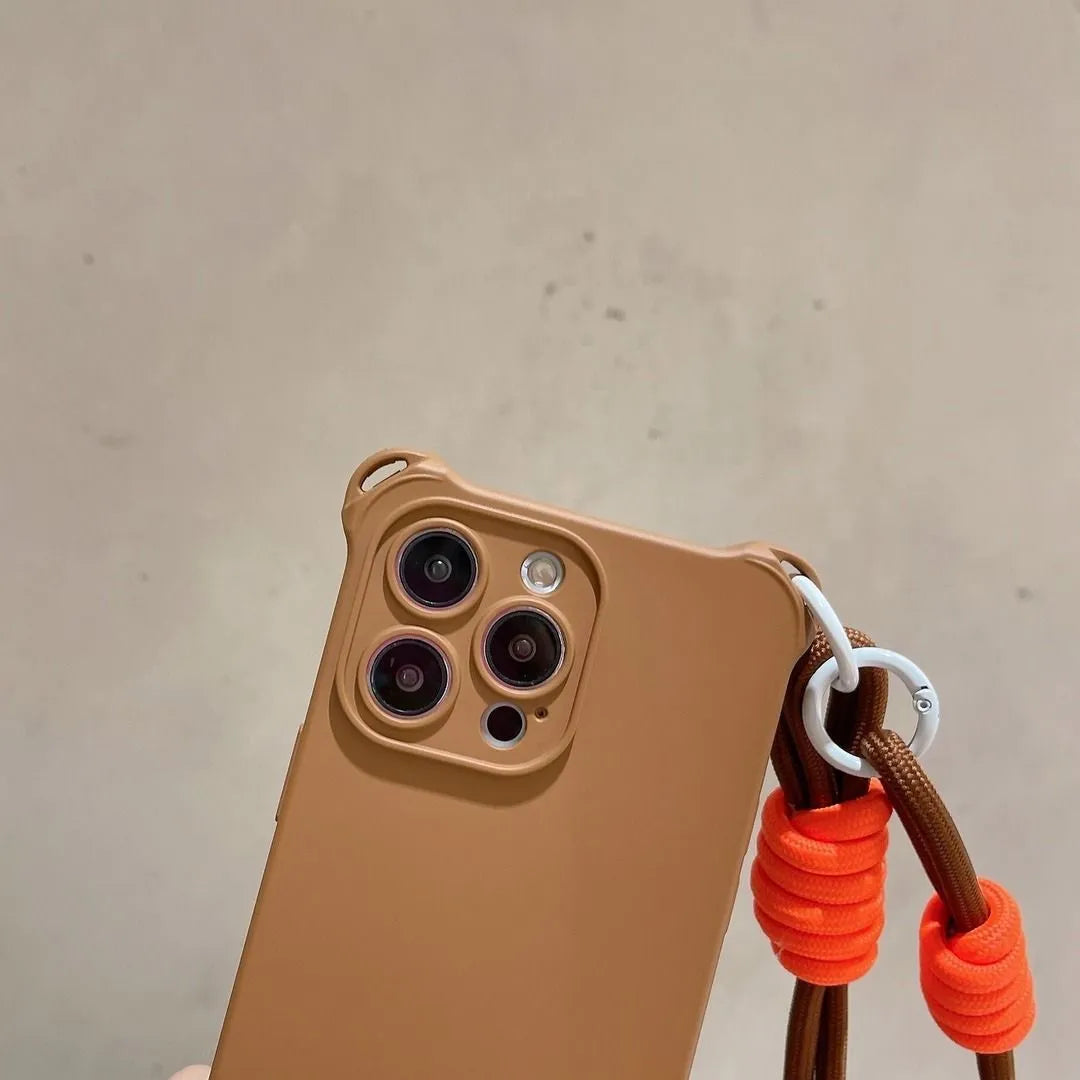 zoom sur l’appareil photo de la coque marron avec attaches cordon orange et anneau blanc