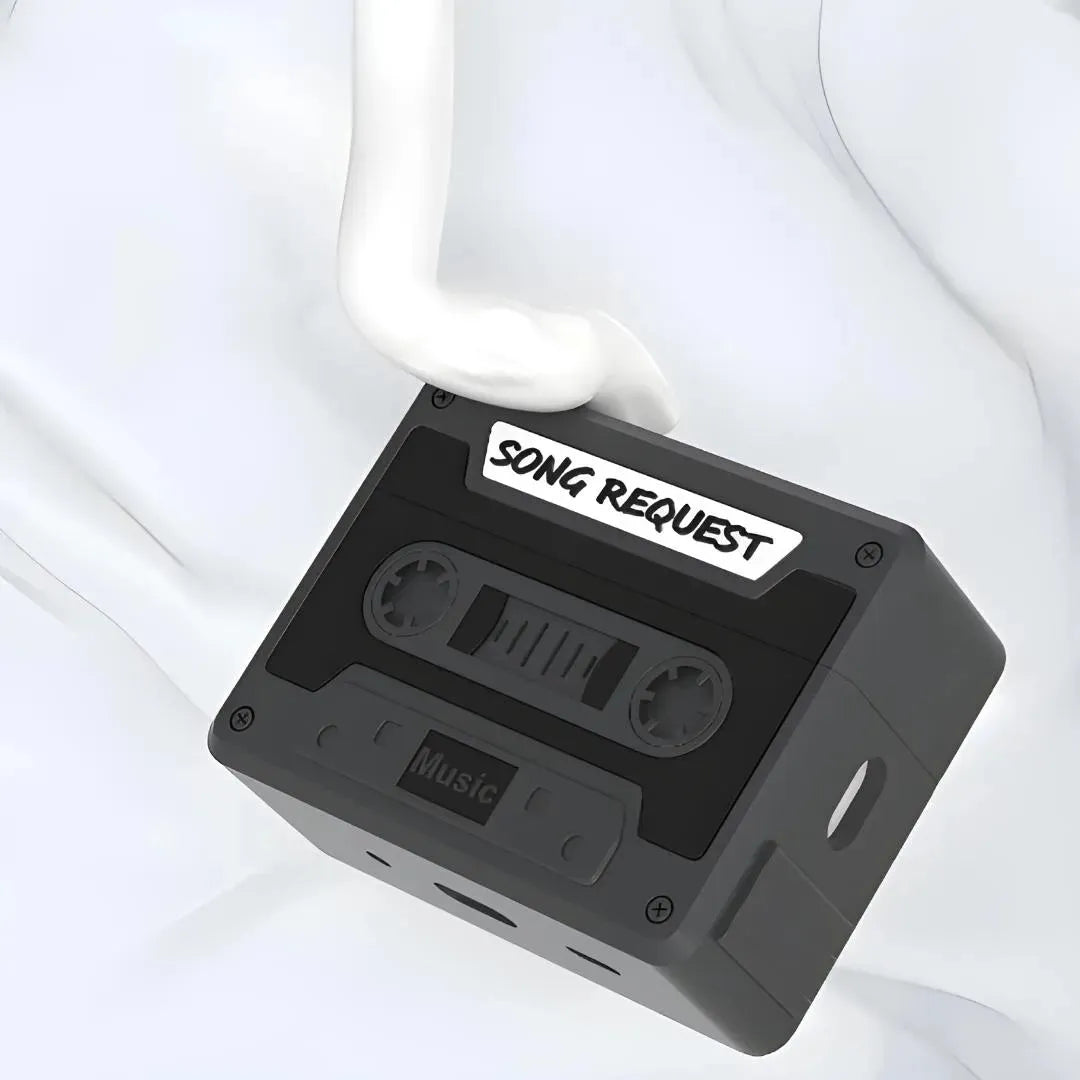 Étui AirPods cassette noire suspendu, texture silicone souple