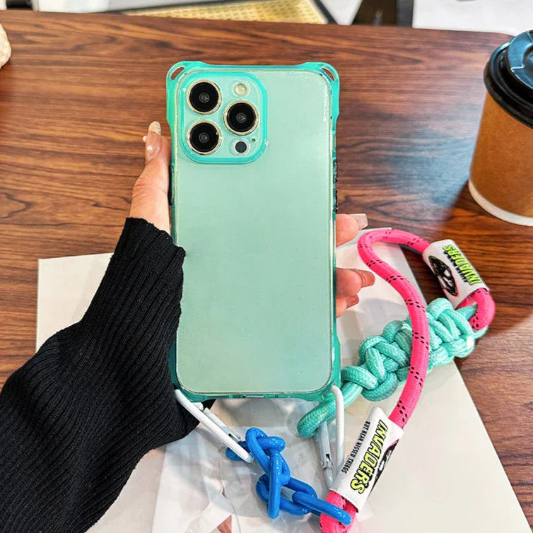 Coque iPhone verte fluo tenue de face avec cordon fluo amovible – design pop et pratique