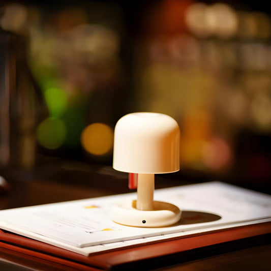 mini lampe fat boy blanche sur fond flou