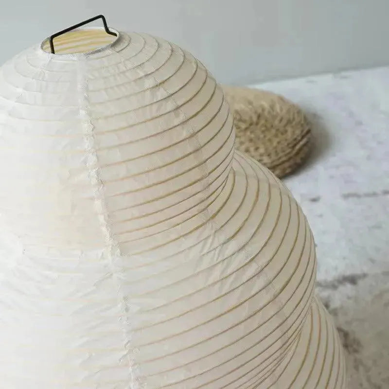 Zoom détaillé sur luminaire japonais papier Totem Glow