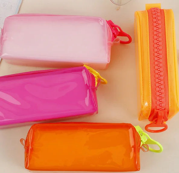 Pack de 4 trousses fluo – organisation pratique et fun pour stylos et accessoires