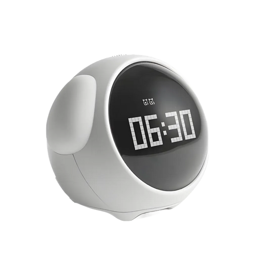 Réveil digital blanc affichant l’heure 06:30, lumière éteinte