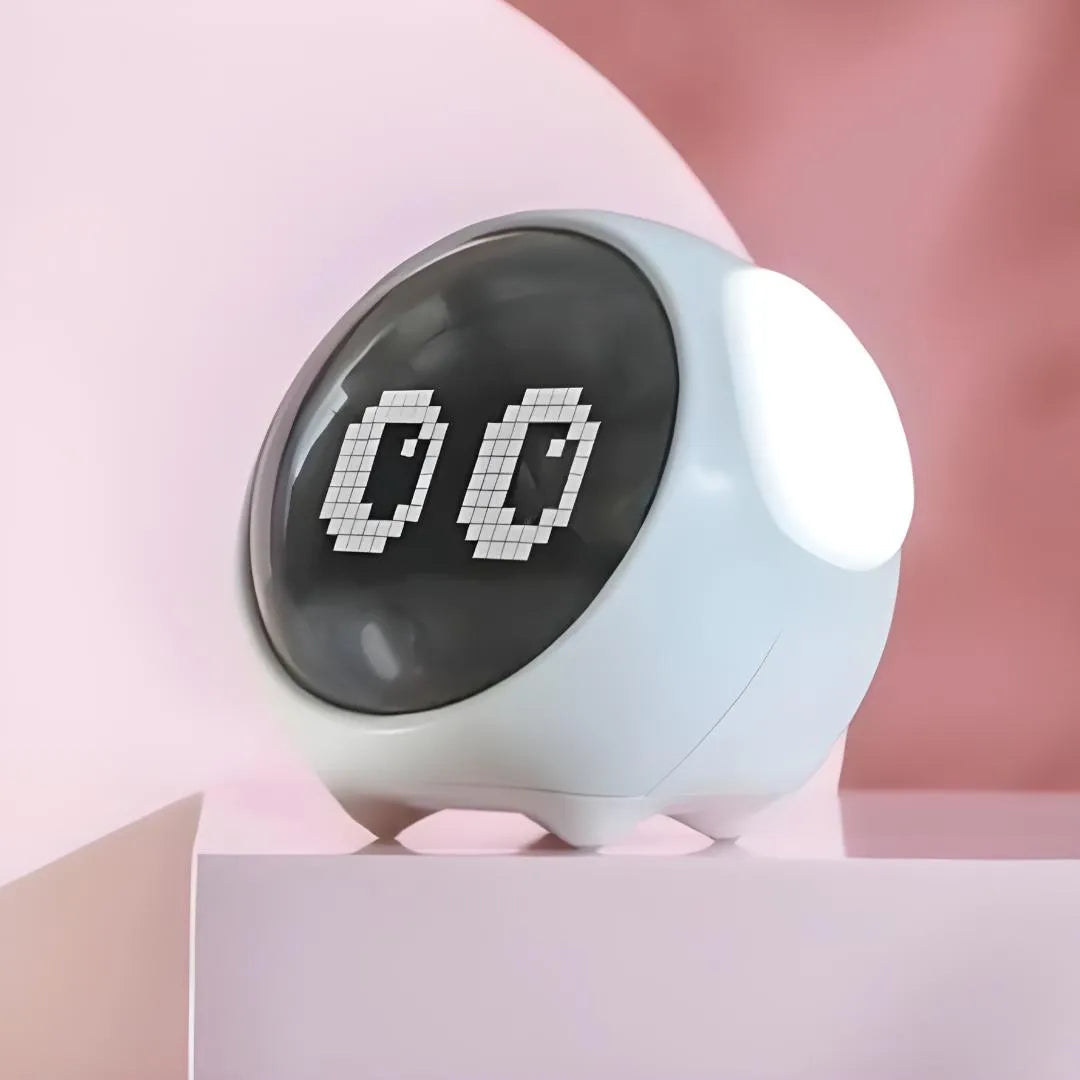 Réveil lumineux blanc avec affichage de grands yeux animés sur fond rose clair
