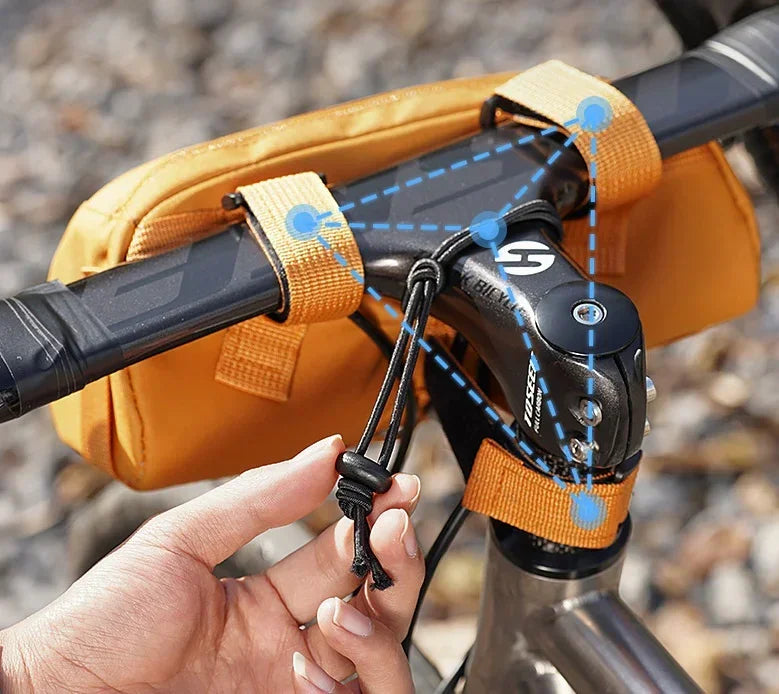 Sac guidon orange attaché à un vélo route – accessoire pratique pour cyclistes confirmés