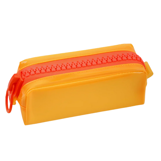 Trousse orange vif avec fermeture rouge – image sans fond, idéale pour boutiques en ligne