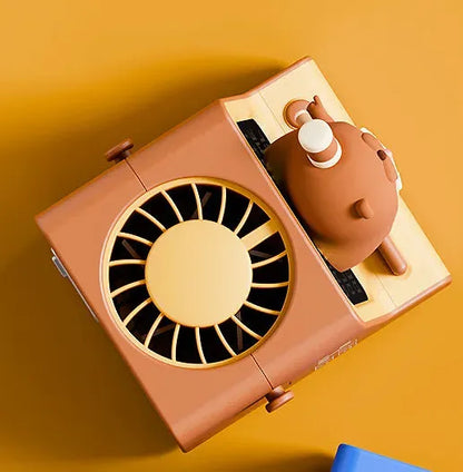 Ventilateur de bureau MDO vu du dessus avec figurine écureuil et grille jaune, style arcade rétro