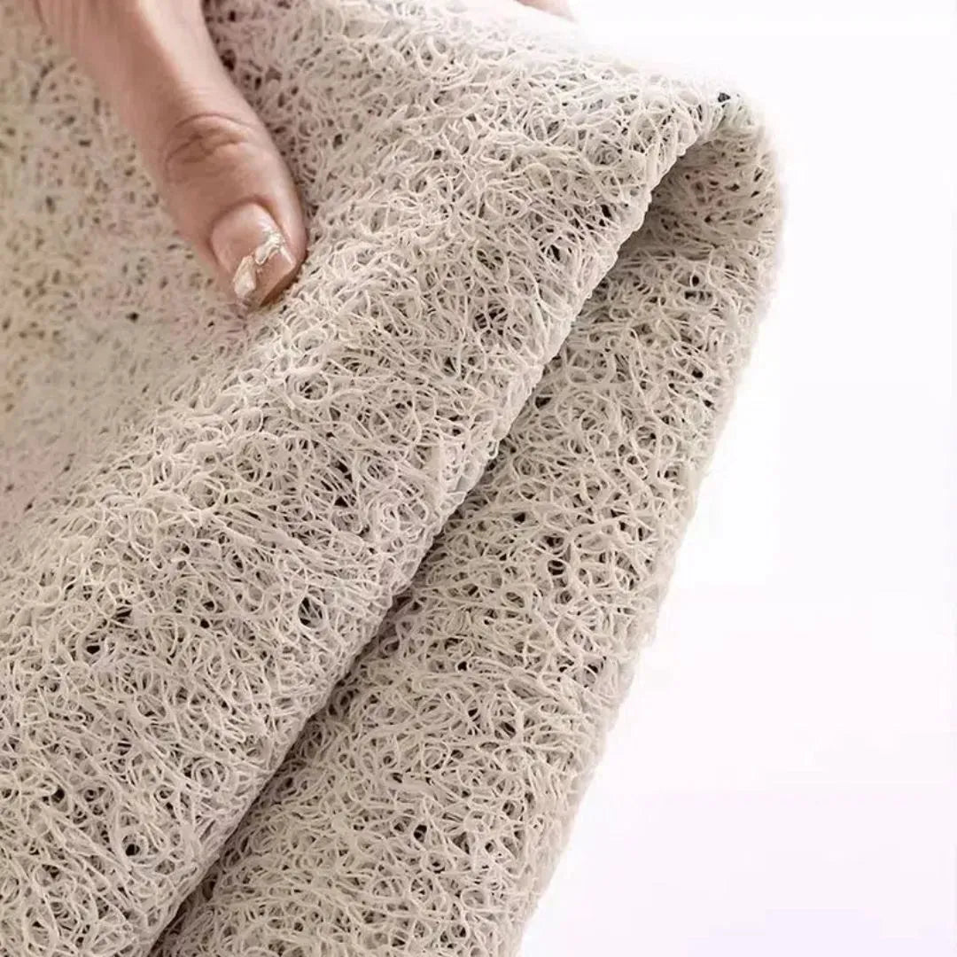 Zoom sur la texture en spirale anti-dérapante du paillasson en PVC blanc